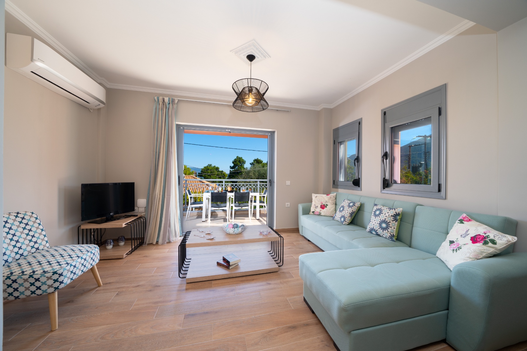 Luxury Apartment in Karavomilos