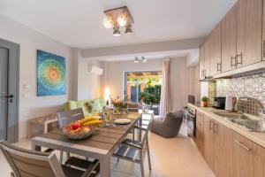 Luxury Studio in Karavomilos — 4