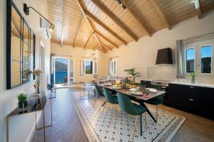 Luxury Seafront Villa Liberty With Private Pool Fiskardo — 5