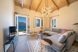 Luxury Seafront Villa Liberty With Private Pool Fiskardo — 9
