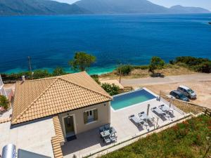 Luxury Seafront Villa Liberty With Private Pool Fiskardo — 16