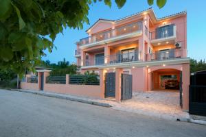 Luxury Apartment in Karavomilos