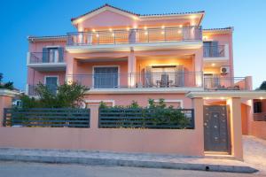 Luxury Studio in Karavomilos — 8
