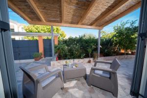 Luxury Studio in Karavomilos — 9