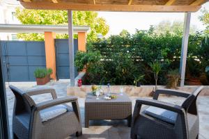 Luxury Studio in Karavomilos — 10