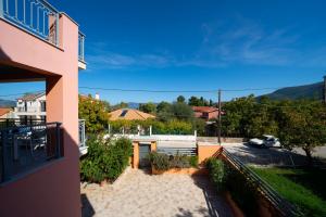 Luxury Apartment in Karavomilos — 10