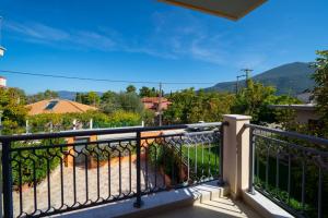 Luxury Apartment in Karavomilos — 11