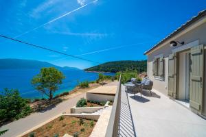 Luxury Seafront Villa Liberty With Private Pool Fiskardo — 14