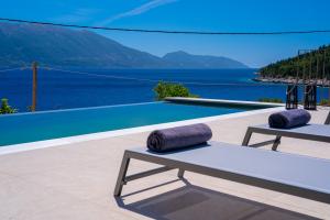 Luxury Seafront Villa Liberty With Private Pool Fiskardo — 1